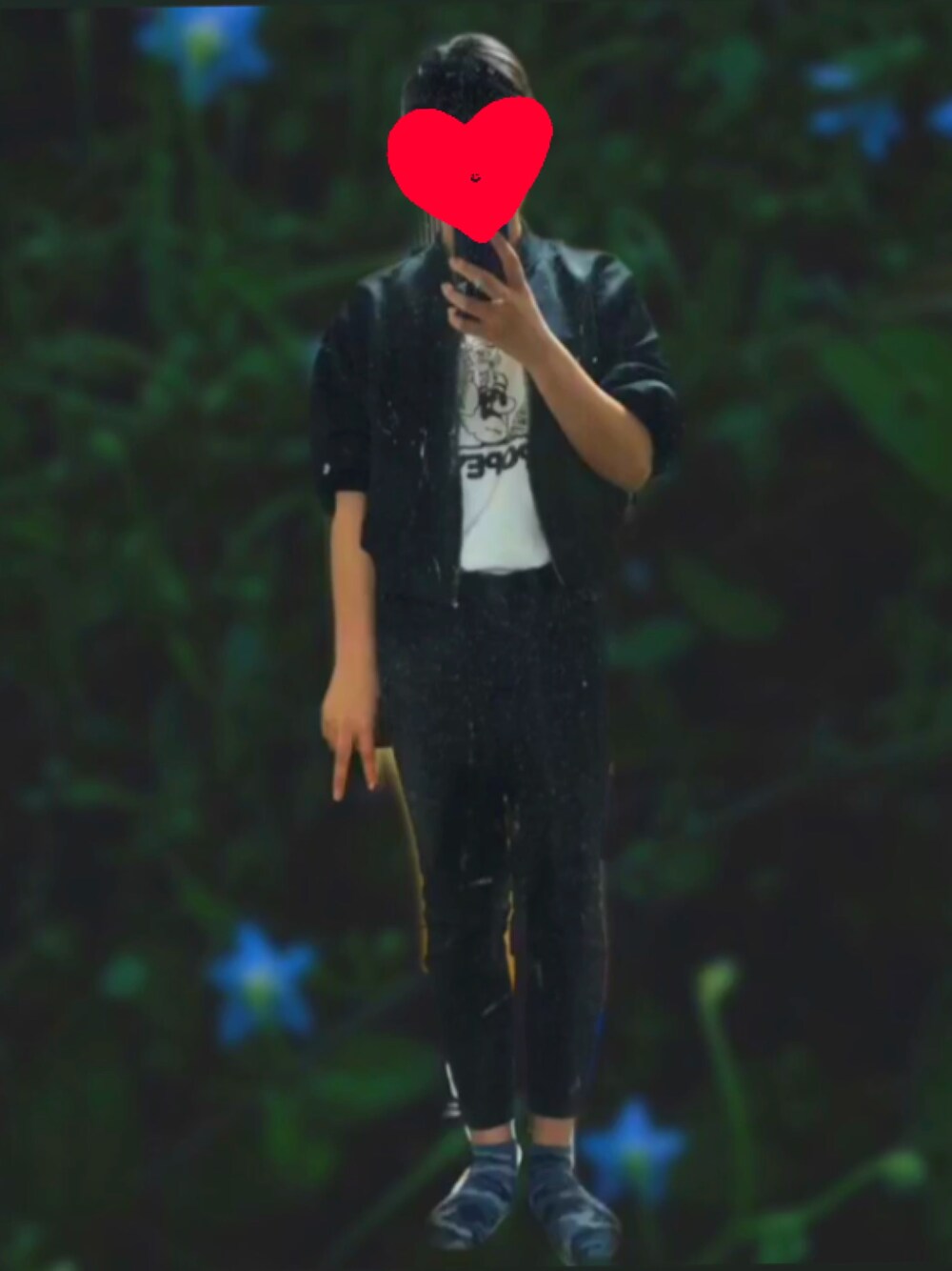 「ootd、モノクロ、秋、黒、ポパイ、シロティシャツ、パンツスタイル、シンプルコーデ、スニーカー、お洒落さんとつながりたい」｜「POPEYEのアイテム（Tシャツ/カットソー、ホワイト系）」を使った、つじさん（レディース・158cm）の秋コーディネートの1枚目の写真