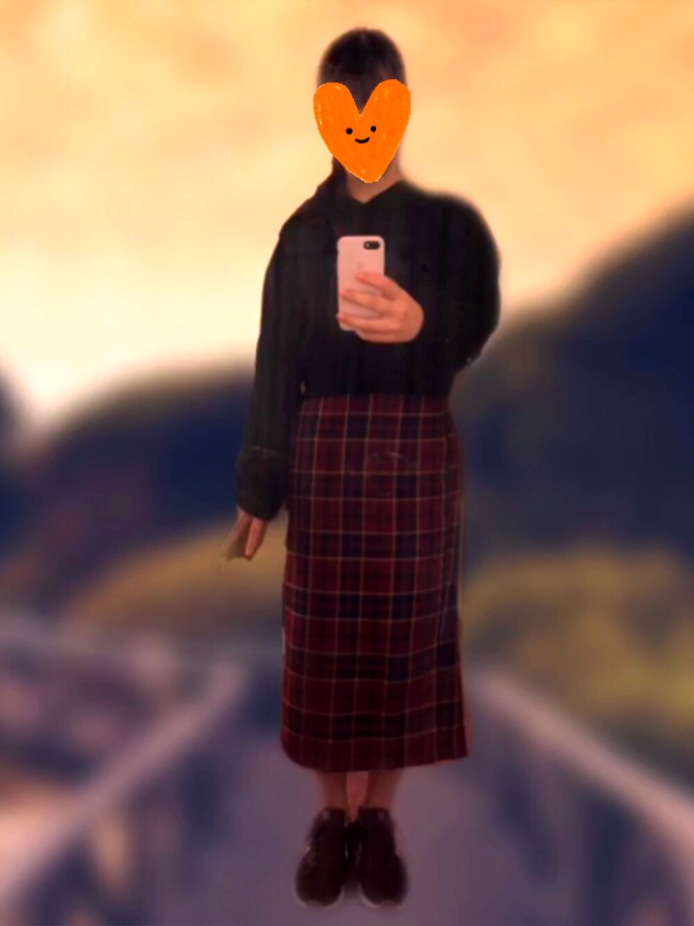 「ootd、秋のコーデ、おしゃれさんと繋がりたい、チェック、通勤コーデ、カジュアル、V、ざっくりニット」｜「古着のアイテム（ニット/セーター、ブラック系）」を使った、つじさん（レディース・158cm）の秋コーディネートの1枚目の写真
