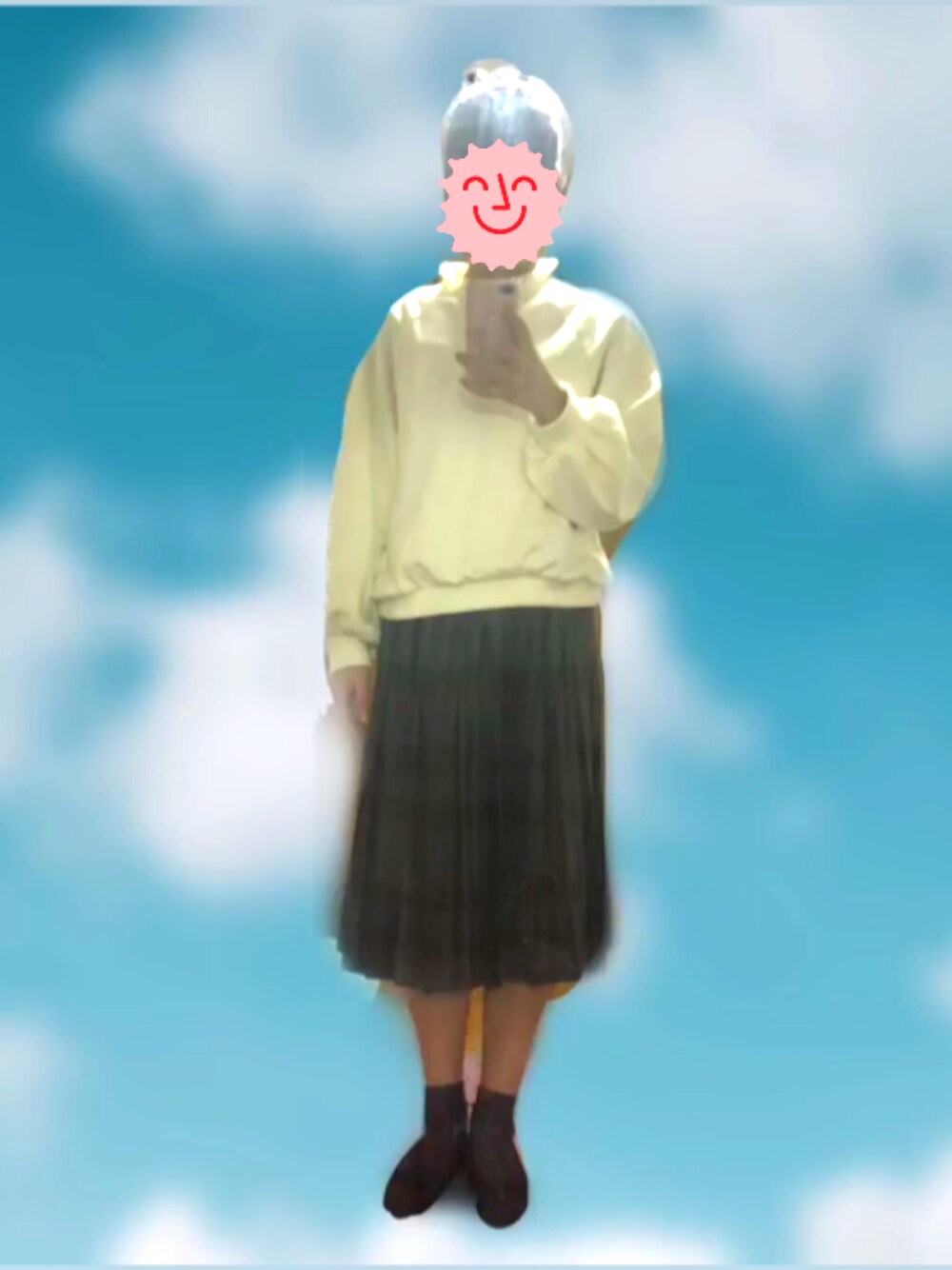 「秋のコーデ、ootd、秋服、ボリューム袖、チェック、白、チェックスカート、オーバーサイズ」｜「高円寺の高円寺で¥100（ソックス/靴下、ブラック系）」を使った、つじさん（レディース・158cm）の秋コーディネートの1枚目の写真