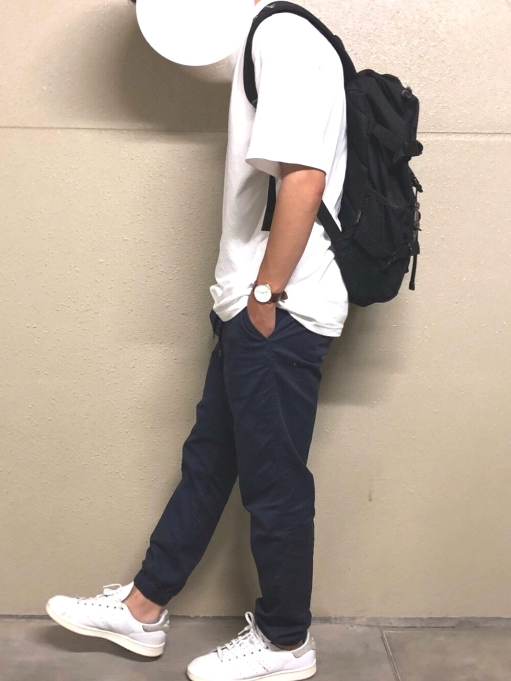 「ラフ、シンプルコーデ、MAKAVELIC、ジョガーパンツ、H&M、UNIQLO、UNIQLOU、stan smith、スタンスミス、Daniel Wellington」｜「MAKAVELICの【MAKAVELIC】ダブルベルトバックパック/TRUCKS DOUBLE BELT ZONE MIX RUCK/3106-10118（バックパック/リュック、ブラック系）」を使った、ユウさん（メンズ・170cm）の夏コーディネートの1枚目の写真