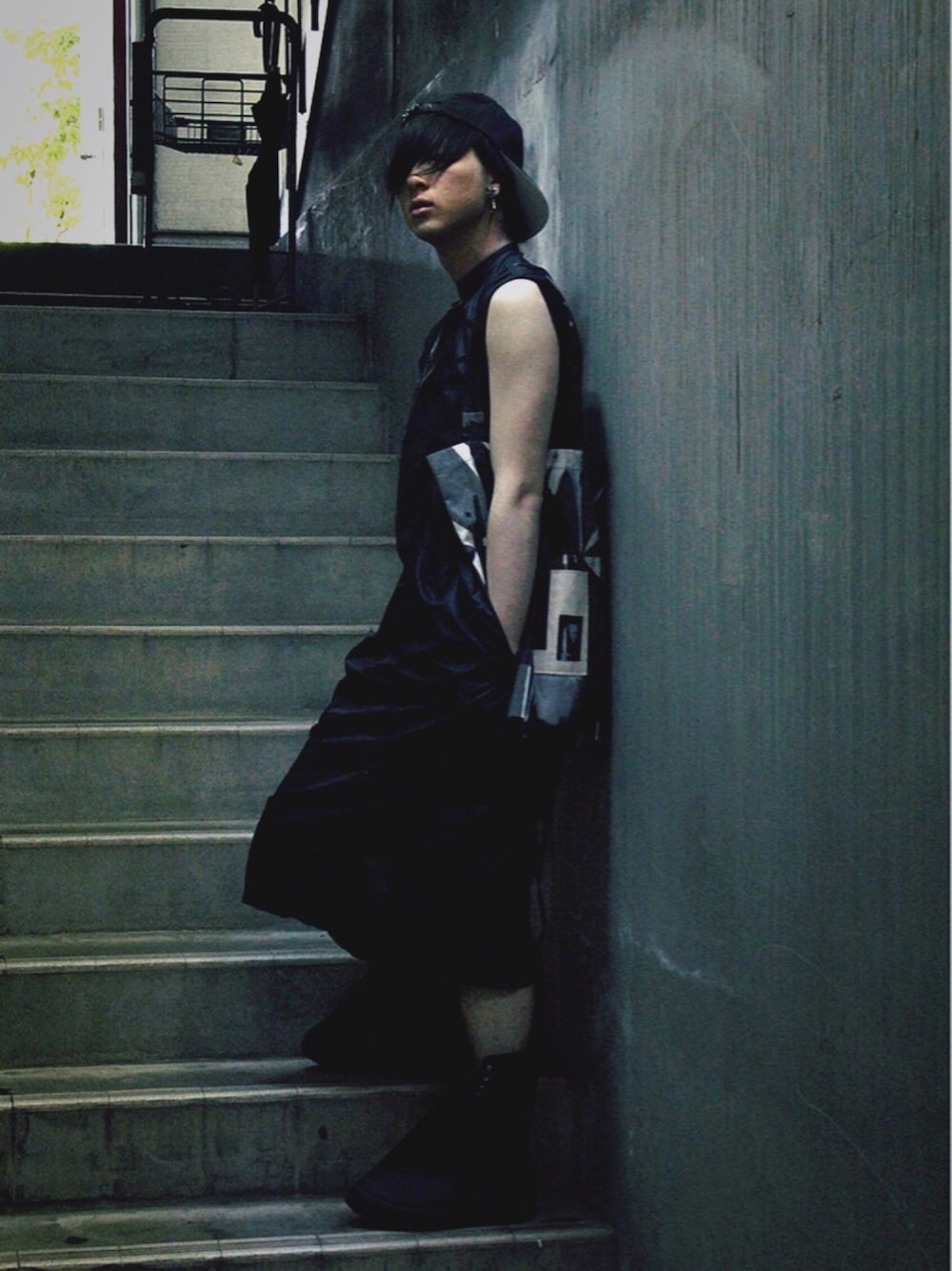 「モード、シンプルコーデ、夏コーデ、ブラック、モノクロ、drkshdw、DRKSHDW by Rick Owens、RICK OWENS、キャップ、GIVENCHY」｜「DRKSHDWのアイテム（キャップ、ブラック系）」を使った、パーカリンさん（メンズ・180cm）の春コーディネートの1枚目の写真