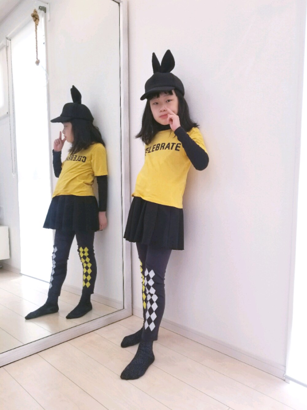「キッズコーデ、イエロー」｜「DRESS MONSTER のアイテム（レギンス/スパッツ、ホワイト系）」を使った、nekoさん（キッズ・128cm）の冬コーディネートの1枚目の写真