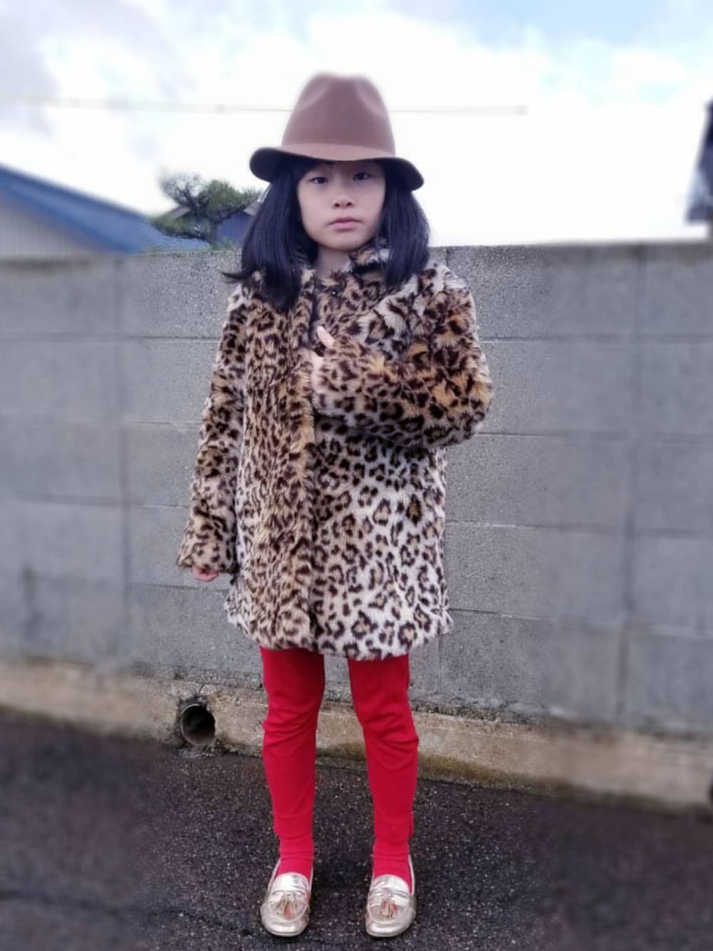 「キッズコーデ、レオパード、ゴールド」｜「ZARAのアイテム（その他アウター、その他）」を使った、nekoさん（キッズ・135cm）の秋コーディネートの1枚目の写真