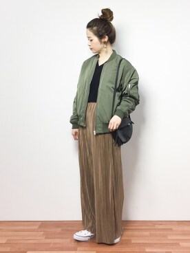 「Vネック」｜「アイテム（MA-1）」を使った、isaさん（レディース・155cm）の冬コーディネート