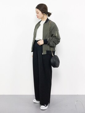 「スリット」｜「アイテム（MA-1）」を使った、isaさん（レディース・155cm）の秋コーディネート