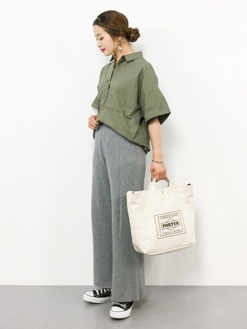 ZOZOTOWNisaさんのシャツ/ブラウス「タイプライタードロップショルダー5分SH(AZUL BY MOUSSY|アズールバイマウジー)」を使ったコーディネート