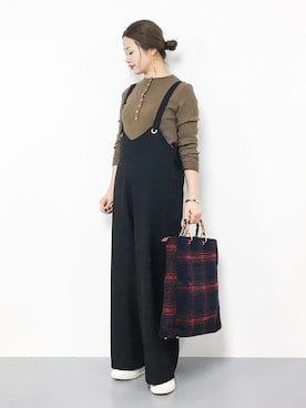 「リブT」｜「アイテム（サロペット/オーバーオール）」を使った、isaさん（レディース・155cm）の秋コーディネート