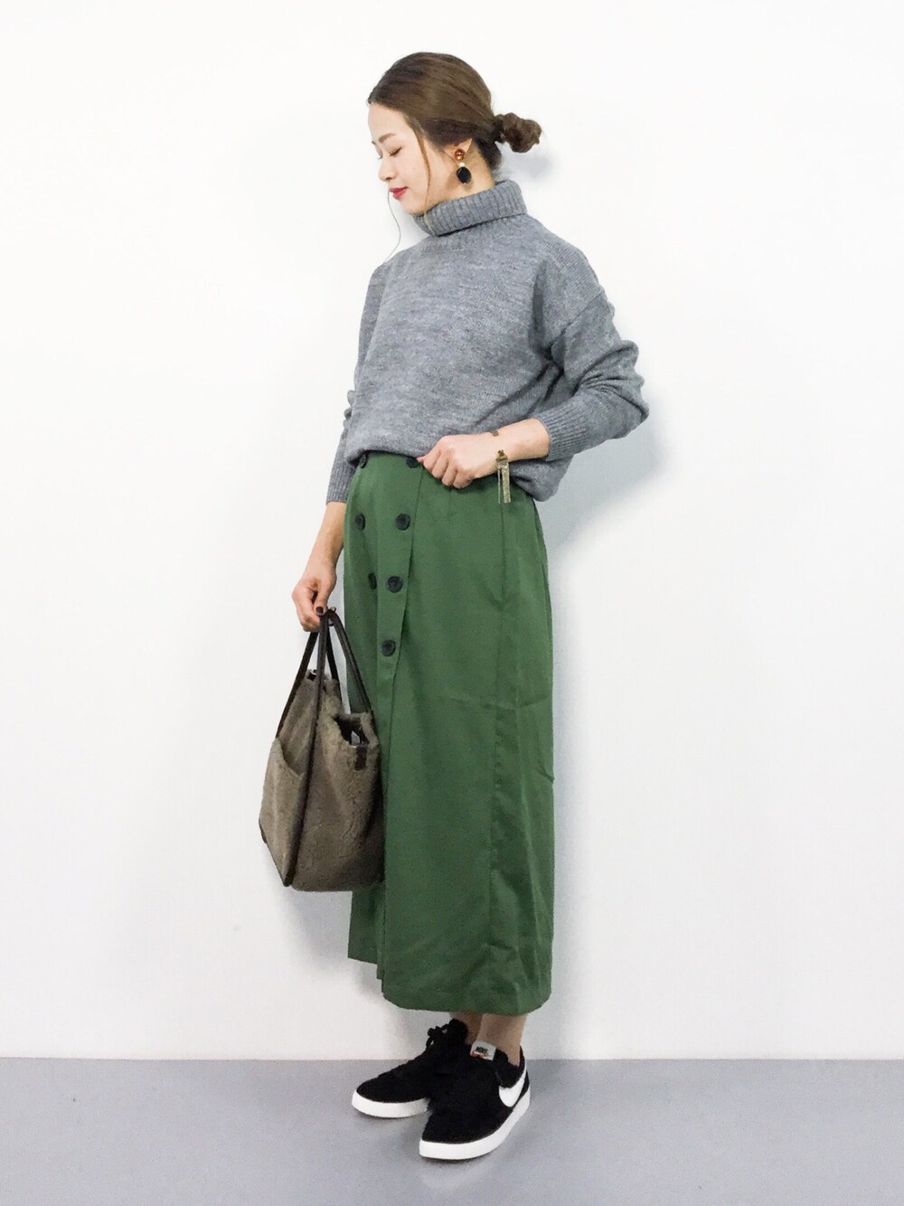 R AZUL ENCANTO タートルドロップショルダーニットプルオーバー AZUL ENCANTO（アズールエンカント）の「オフタートルドロップ