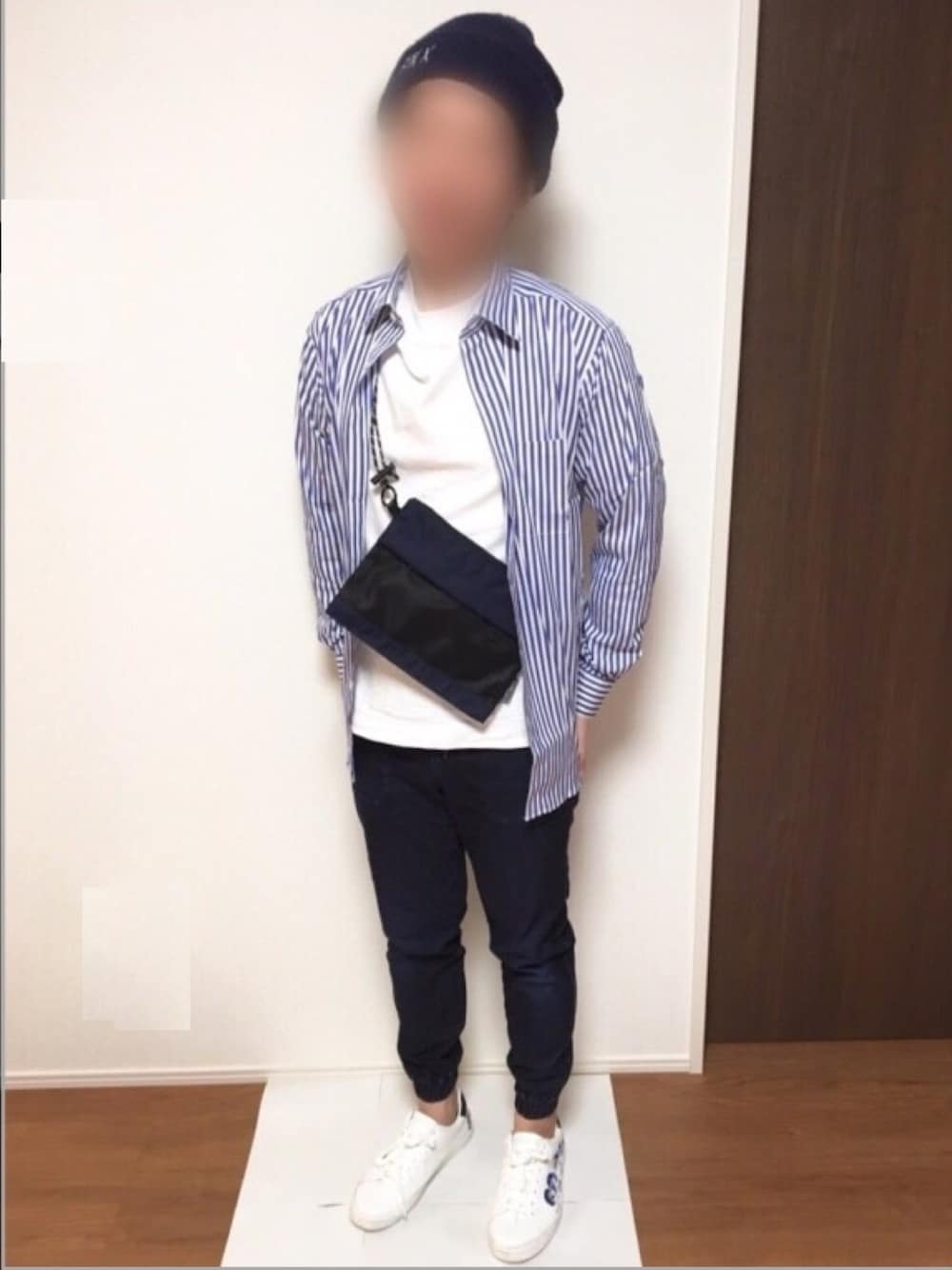 「ストライプシャツ着まわし3コーデ、ストライプシャツ、ストライプ、モックネック、サコッシュ、ジョガーパンツ、おしゃれさんと繋がりたい」｜「GUのアイテム（シャツ/ブラウス、ブルー系）」を使った、とんとろさん（メンズ・167cm）の冬コーディネートの1枚目の写真