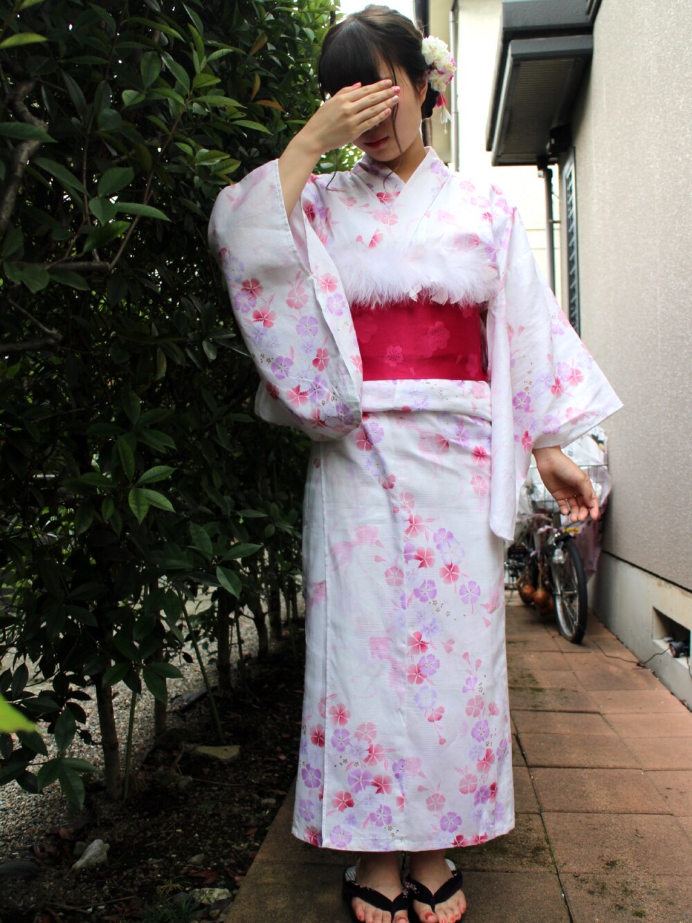 「浴衣、花火大会、花火、夏、下駄、帯、白」｜「浴衣のアイテム（その他、ホワイト系）」を使った、ゆさん（レディース・155cm）の夏コーディネートの1枚目の写真