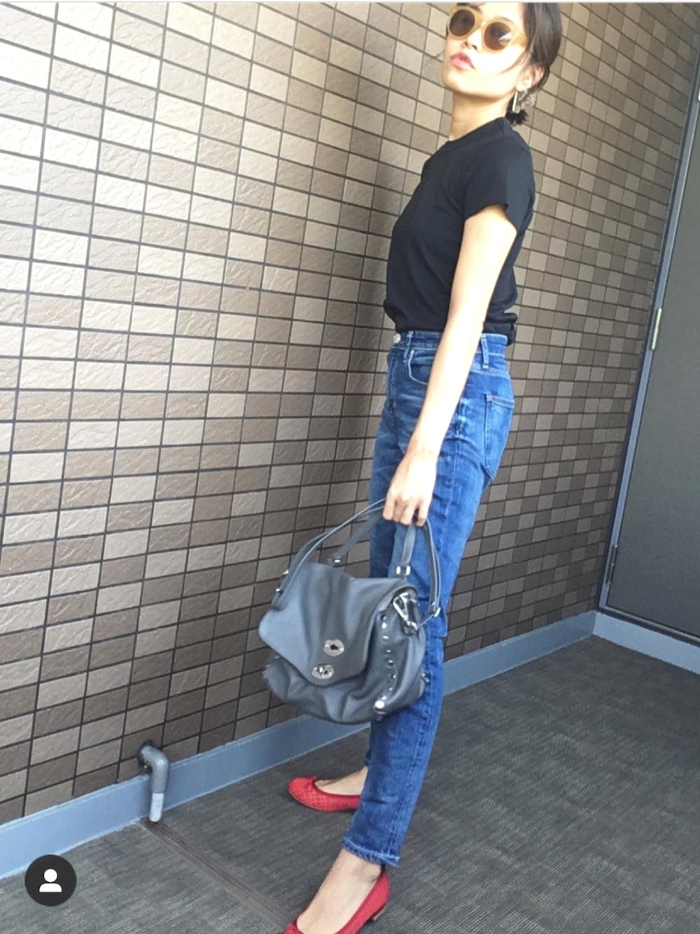 「大人カジュアル、プチプラコーデ、ラフスタイル、デニム、デニムパンツ、ペタンコ靴、シンプルスタイル、シンプルが好き、コーデ、Tシャツ×デニム」｜「RED CARD TOKYOのアイテム（デニムパンツ、ブルー系）」を使った、きむさん（レディース・164cm）の夏コーディネートの1枚目の写真