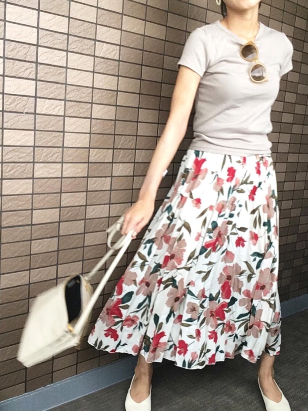 「花柄スカート、プリーツスカート、オトナ女子、ootd、プチプラ、ロングスカート、ユニクロ、dholic、cordinate、秋のカフェオレコーデ」｜「DHOLICのアイテム（スカート、その他）」を使った、きむさん（レディース・164cm）の夏コーディネートの1枚目の写真