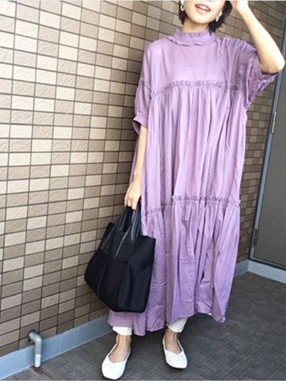 「大人トレンドカジュアル、ラクチンコーデ、オトナカジュアル、ビッグシルエット、ラフ、コットンワンピース、ootd、着心地抜群、パープルコーデ、デカバッグ」｜「MERLOTのアイテム（ワンピース、パープル系）」を使った、きむさん（レディース・164cm）の秋コーディネートの1枚目の写真