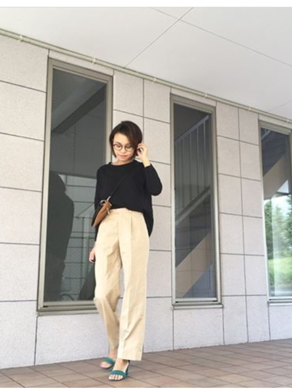 「伊達メガネ、ラクチンコーデ、秋コーデ、プチプラコーデ、オーバーサイズ、outfit、パンツスタイル、ちょっとそこまで、ラフ、ベージュ」｜「classicalelfの★ボーダー＆無地のロングTシャツ（Tシャツ/カットソー、ブラック系）」を使った、きむさん（レディース・164cm）の秋コーディネートの1枚目の写真