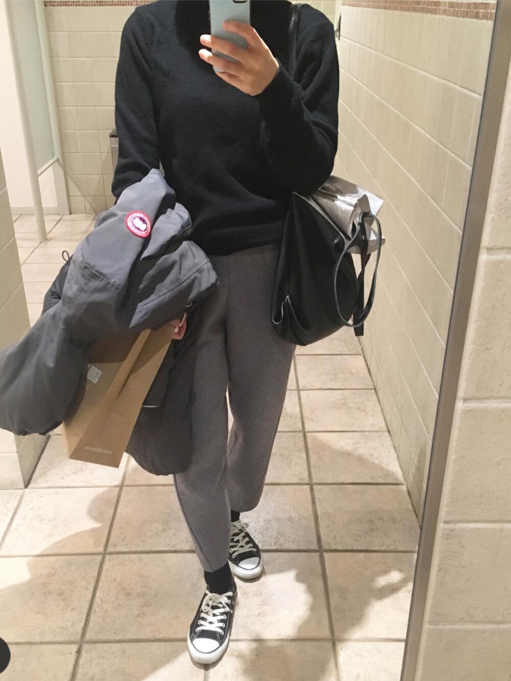 「大人カジュアル、パンツスタイル、カジュアルコーデ、プチプラ、ビッグシルエット、ootd、おしゃれさんと繋がりたい、ジム、冬コーデ、ダウンコート」｜「ミアンヌのアイテム（その他パンツ、グレー系）」を使った、きむさん（レディース・164cm）の冬コーディネートの1枚目の写真