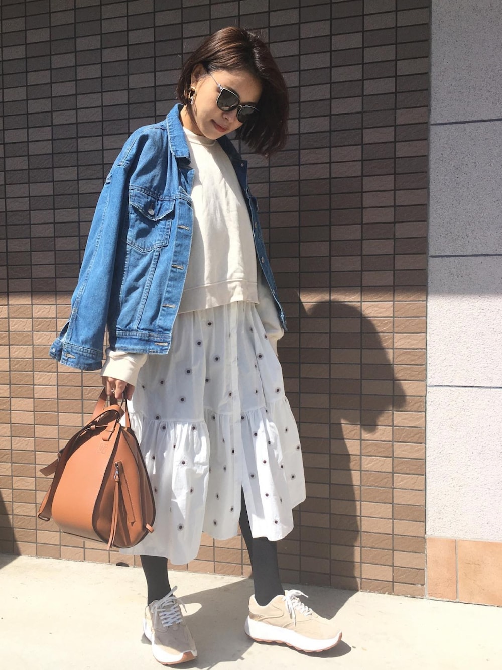 「ZARA、全身ZARA、春コーデ、大人コーデ、大人かわいい、はるコーデ、おしゃれさんと繋がりたい、ホワイト、オトナガーリー、ジージャン」｜「ZARAのアイテム（ワンピース/ドレス、ホワイト系）」を使った、きむさん（レディース・164cm）の春コーディネートの1枚目の写真