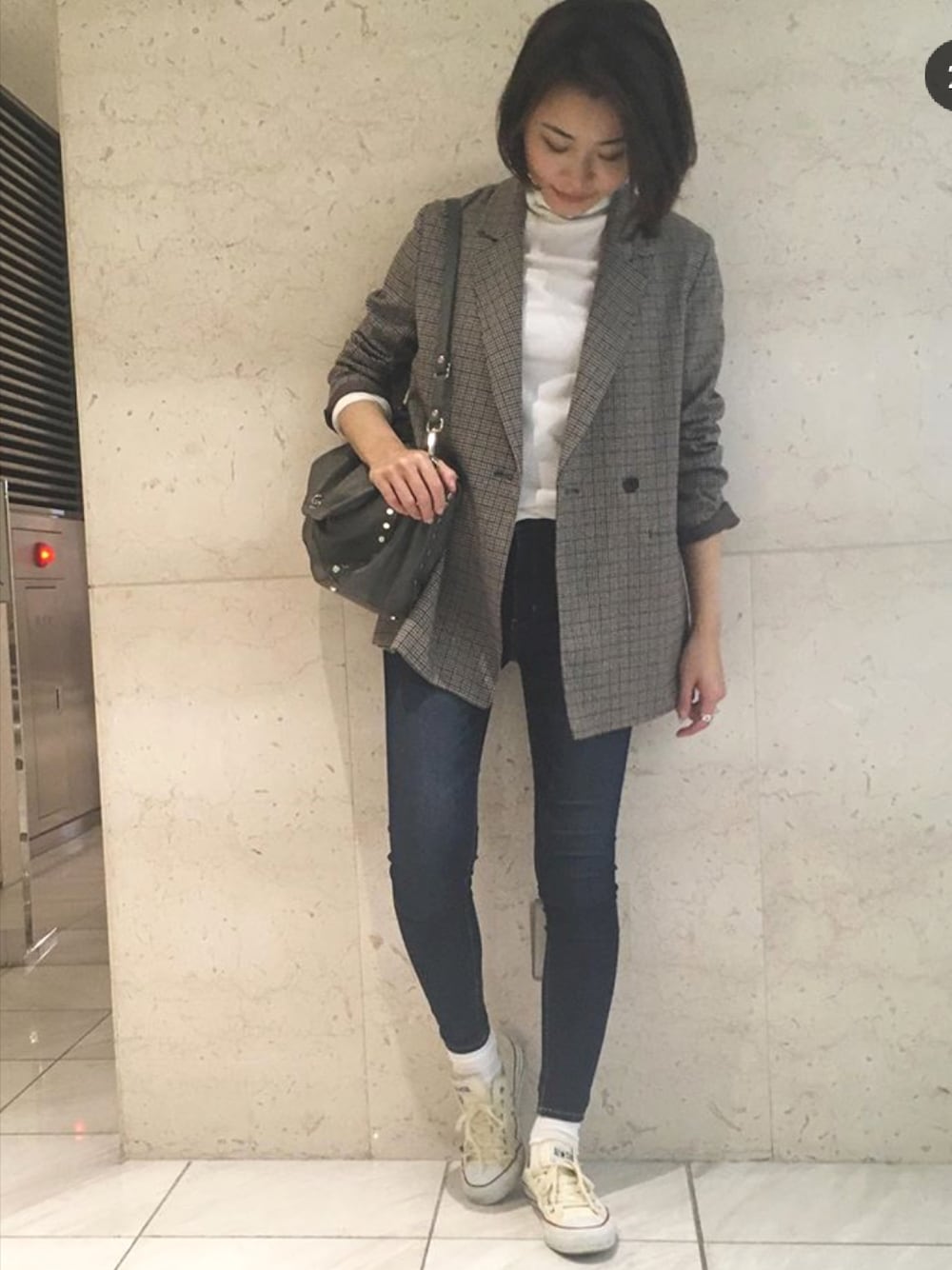 「オトナ女子、カジュアルコーデ、コンバース、お洒落さんとつながりたい、ジャケット、デニム、スニーカー、スキニーデニム、メンズライク、きれいめカジュアル」｜「NANO universeの【GINGER 11月号掲載】【Marisol 10月号掲載】TRチェックダブルジャケット（テーラードジャケット、その他）」を使った、きむさん（レディース・164cm）の春コーディネートの1枚目の写真