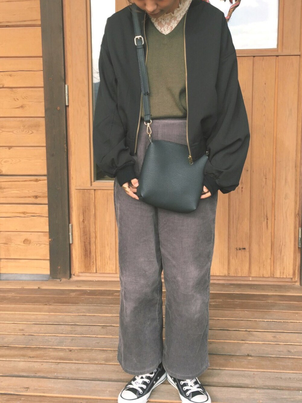 「冬コーデ、outfit、black、ベレー帽、バッグ、ootd、ニット、レーストップス、レース、MA-1」｜「mysticのボリュームMA1（MA-1、ブラック系）」を使った、riccaさん（レディース・154cm）の秋コーディネートの1枚目の写真