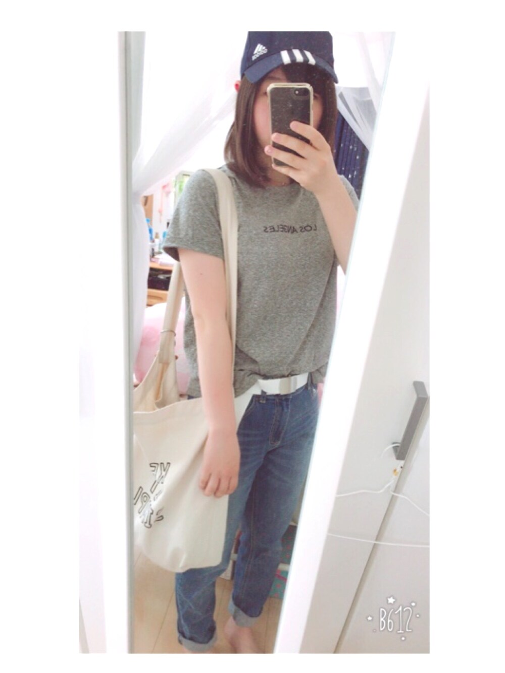 「カジュアル、デニムパンツ、アディダス、キャップ、やっと、ゆっくり」｜「LOWRYS FARMのシシュウTシャツショートスリーブ2　562732（Tシャツ/カットソー、グレー系）」を使った、まーさん（レディース・154cm）の夏コーディネートの1枚目の写真