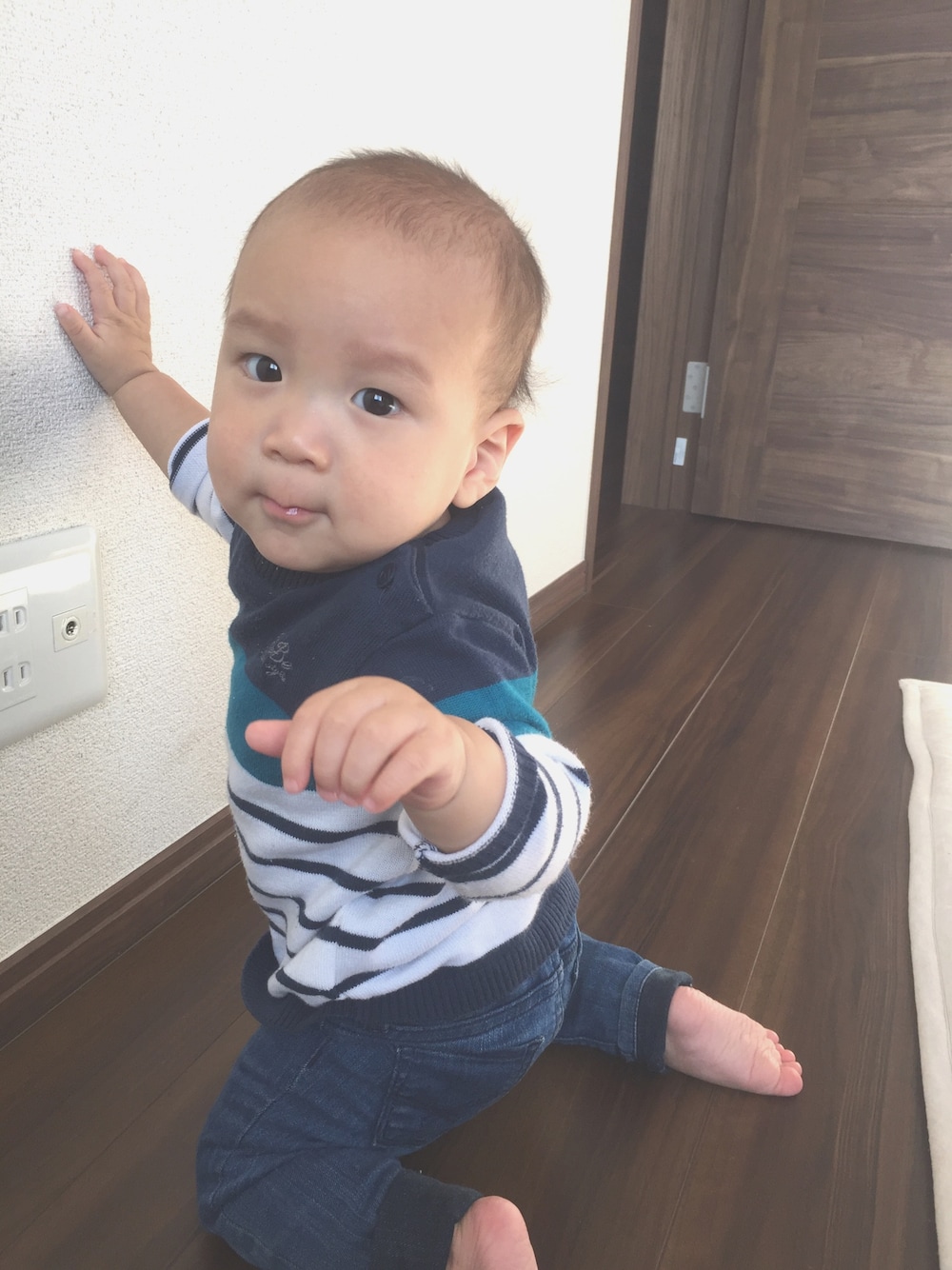 「家、8ヶ月、男の子」｜「BeBeのアイテム（トップス、ブルー系）」を使った、りよけいさん（キッズ・70cm）の冬コーディネートの1枚目の写真