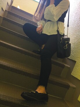 「fifth（フィフス）のボリュームスリーブドッキングニット（ニット/セーター、ブラック系）」を使った、SARINAさん（レディース・156cm）の春コーディネート