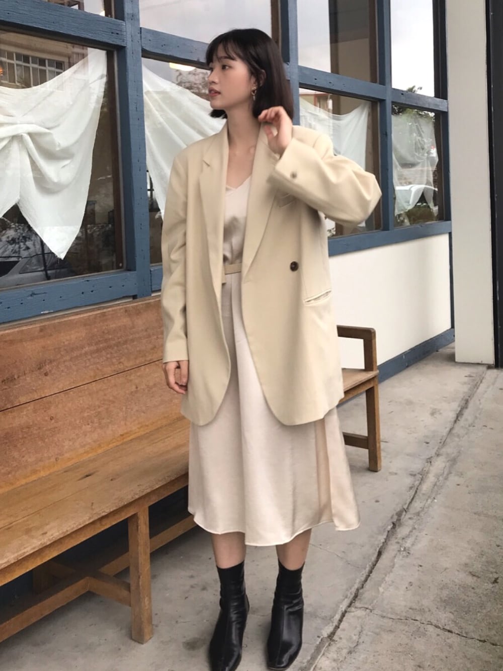 「ootd、夏、洋裝、西裝外套」｜「Silver Liningのアイテム（ワンピース/ドレス、ベージュ系）」を使った、vanessa.chen🇹🇼 さん（レディース・163cm）の春コーディネートの1枚目の写真