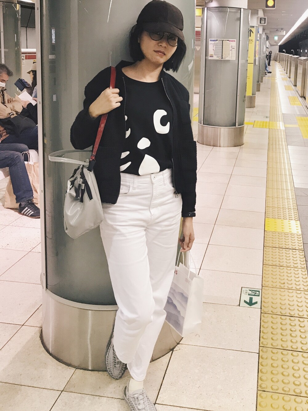 「UNIQLOのボーイフレンドアンクルジーンズ＋E（デニムパンツ、ホワイト系）」を使った、Bobbinpngさん（レディース・165cm）の春コーディネートの1枚目の写真