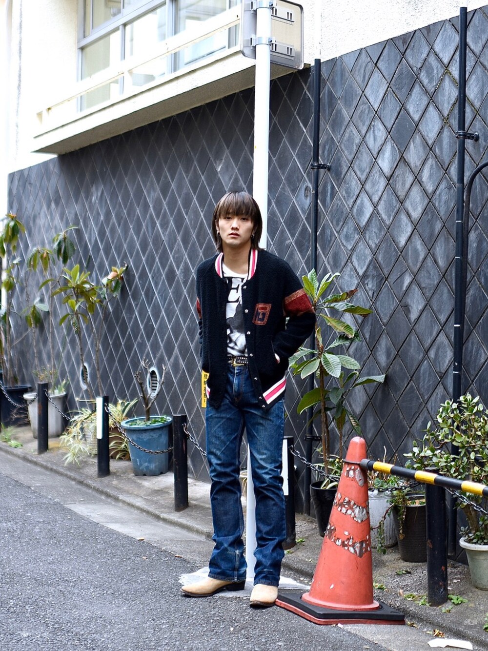 「今日のコーデ、古着MIX、デニム、スタジャン、#春コーデ」｜「HYSTERIC GLAMOURのアイテム（スタジャン、ブラック系）」を使った、まさとさん（メンズ・165cm）の冬コーディネートの1枚目の写真