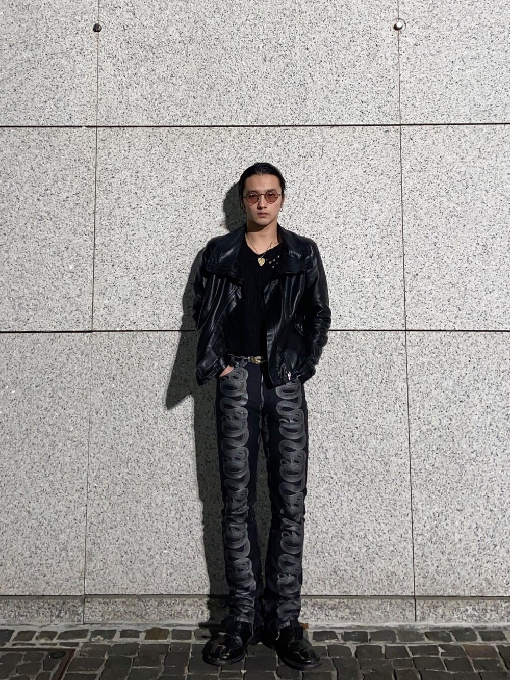 「休日スタイル、ブラック、いいね、save、フォローお願いします🤑、フレアパンツ、ヒステリックグラマー、レザージャケット、レザー、古着好きな人と繋がりたい」｜「HYSTERIC GLAMOURのアイテム（パンツ、ブラック系）」を使った、まさとさん（メンズ・165cm）の冬コーディネートの1枚目の写真