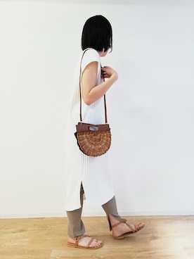 「アイテム（レギンス/スパッツ、ベージュ系）」を使った、ABAHOUSE ONLINE LADIES_STAFFさん（レディース・163cm）の春コーディネート