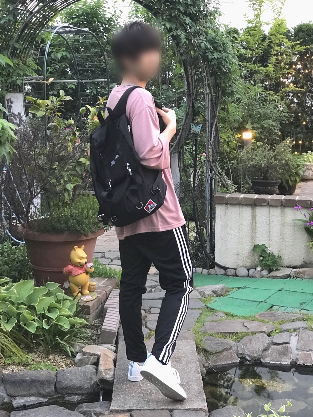 「シンプルコーデ、シンプル、はるコーデ、春先取り、大学生、ビックシルエット、ストリート、古着好きな人と繋がりたい、おしゃれさんと繋がりたい、いいね、save、フォローお願いします🤑」｜「adidasのアイテム（スニーカー、ホワイト系）」を使った、Takato”さん（メンズ・179cm）の春コーディネートの1枚目の写真