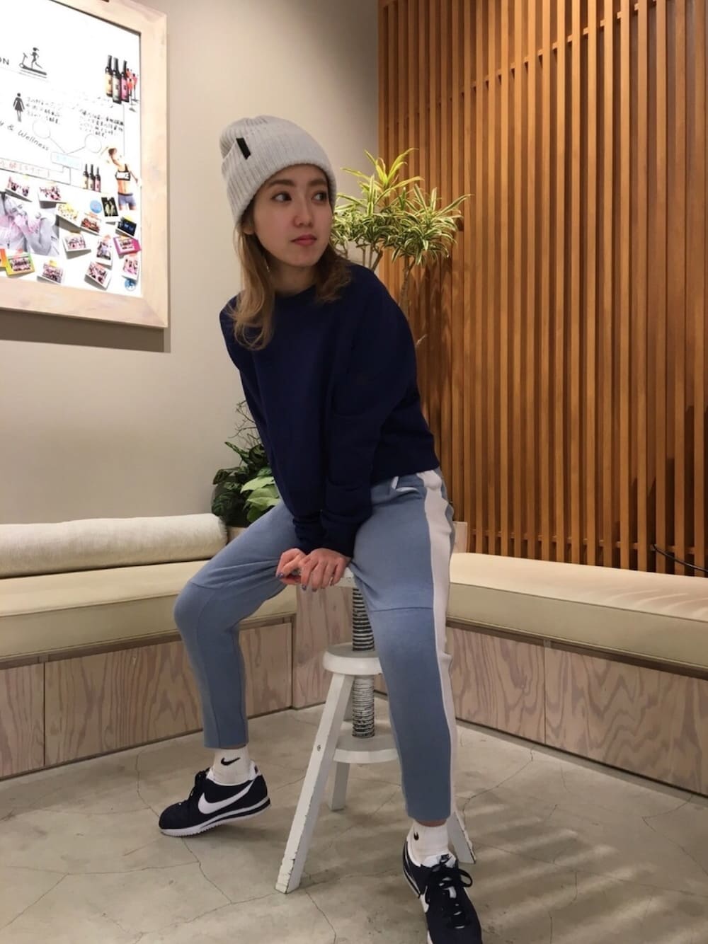 「冬、ootd、スニーカー、カジュアルコーデ、ストリート、ナイキ、ナージー(NERGY)、ナージー、NIKE、ラインパンツ」｜「NERGYのパウダーウォームヒートパンツ（その他パンツ、ブルー系）」を使った、saeさん（レディース・148cm）の冬コーディネートの1枚目の写真