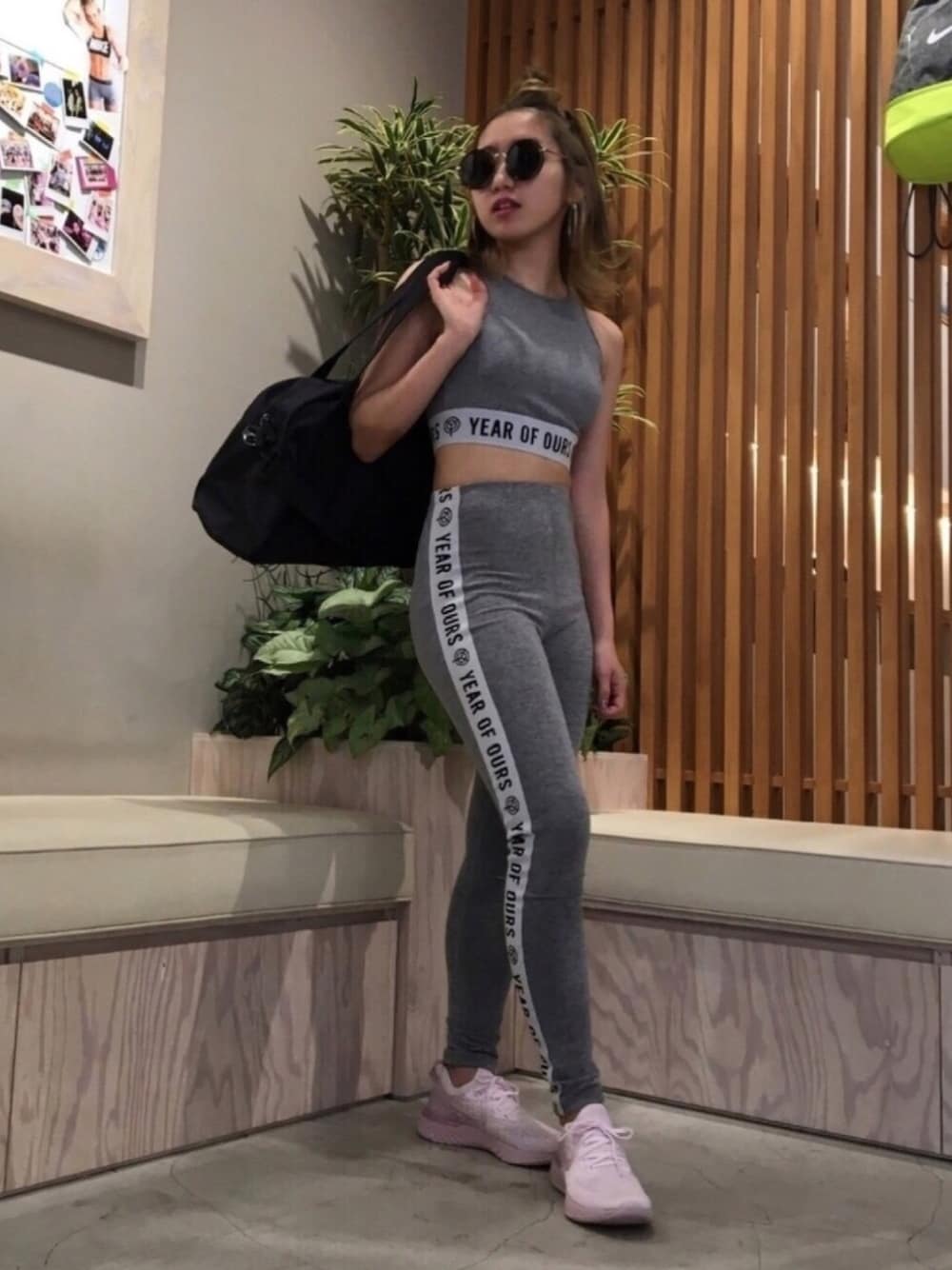 「NIKE、スポーツミックス、アスレジャー、トレーニング、ジム、ナージー(NERGY)、ナージー、sporty、セットアップ、yearofours」｜「NIKEのアイテム（ボストンバッグ、ブラック系）」を使った、saeさん（レディース・148cm）の春コーディネートの1枚目の写真