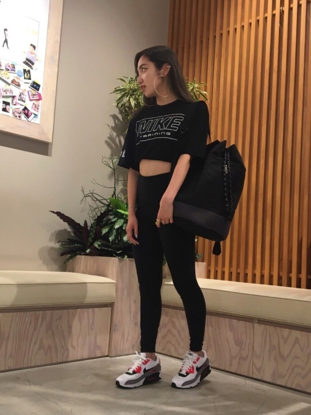 「sporty、スポーツミックス、アスレジャー、ナージー(NERGY)、ナージー、ナイキ、ジム、エアマックス、ロゴT、NIKE」｜「NIKEのアイテム（Tシャツ/カットソー、ブラック系）」を使った、saeさん（レディース・148cm）の夏コーディネートの1枚目の写真