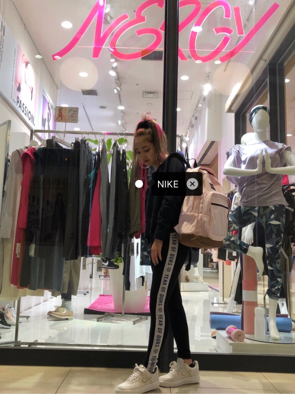 「sporty、90’s、スポーティー、アスレジャー、ナージー(NERGY)、ナージー、ナイキ、ジム」｜「NIKEのアイテム（スウェット、ブラック系）」を使った、saeさん（レディース・148cm）の秋コーディネートの1枚目の写真