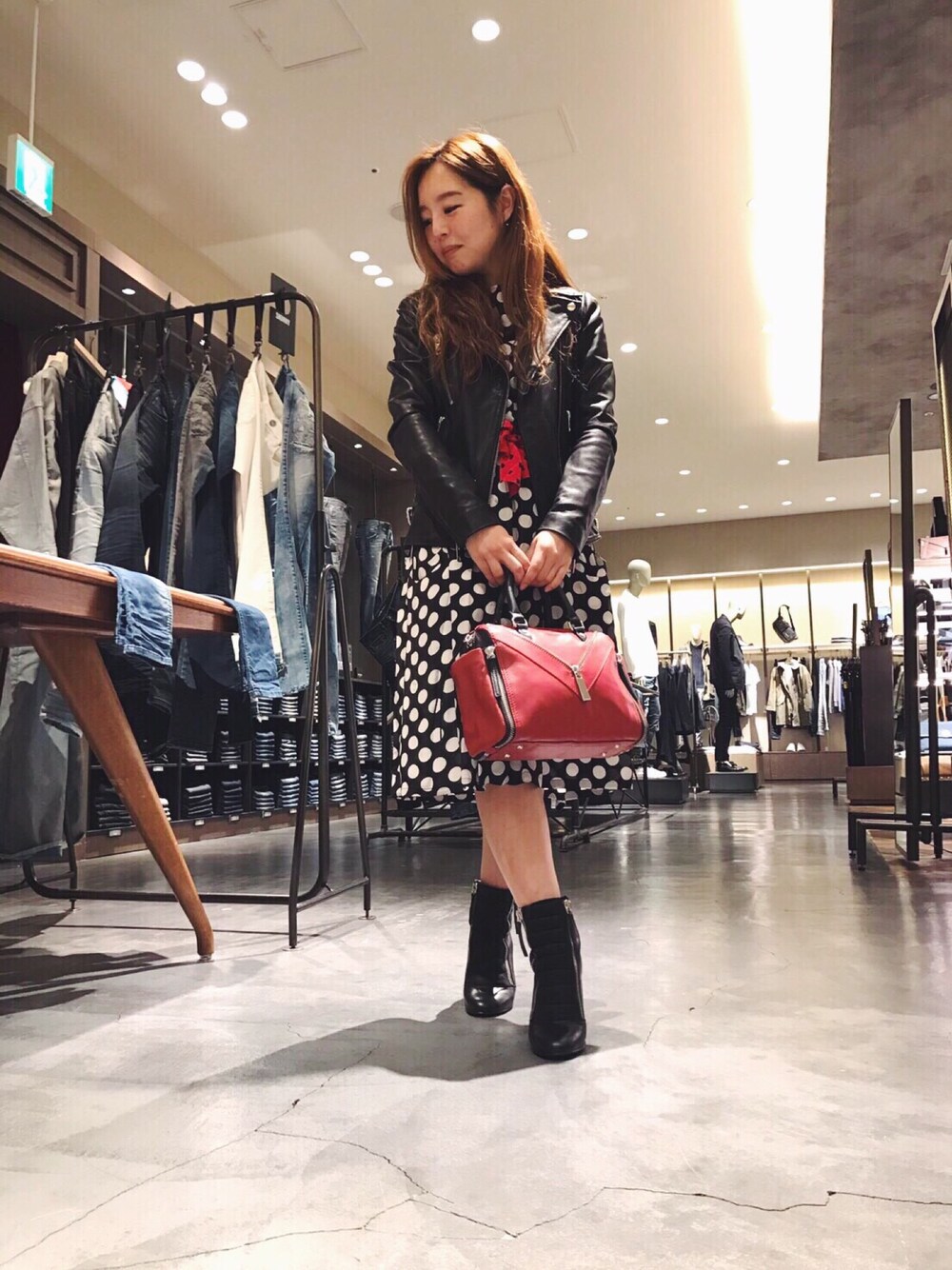 「Diesel、オトナ女子、レザージャケット、カジュアルコーデ」｜「DIESELの00SJFF0HAHU（ライダースジャケット、ブラック系）」を使った、DIESEL＿tomomiさん（レディース・155cm）の冬コーディネートの1枚目の写真