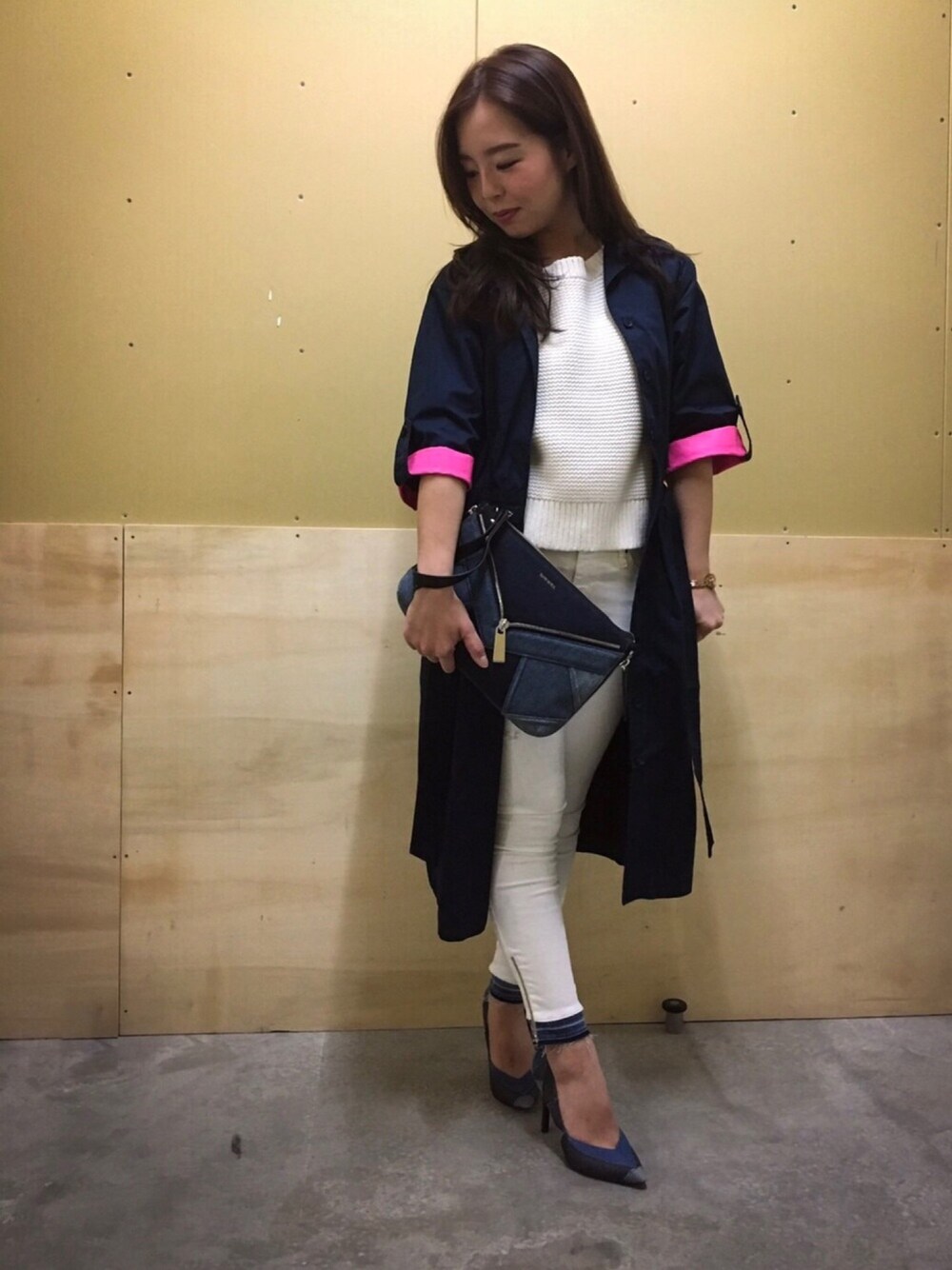 「Diesel、春、ワンピース、denim、ホワイトパンツ」｜「DIESELの00SWV10NAOQ（ワンピース、ブルー系）」を使った、DIESEL＿tomomiさん（レディース・155cm）の冬コーディネートの1枚目の写真
