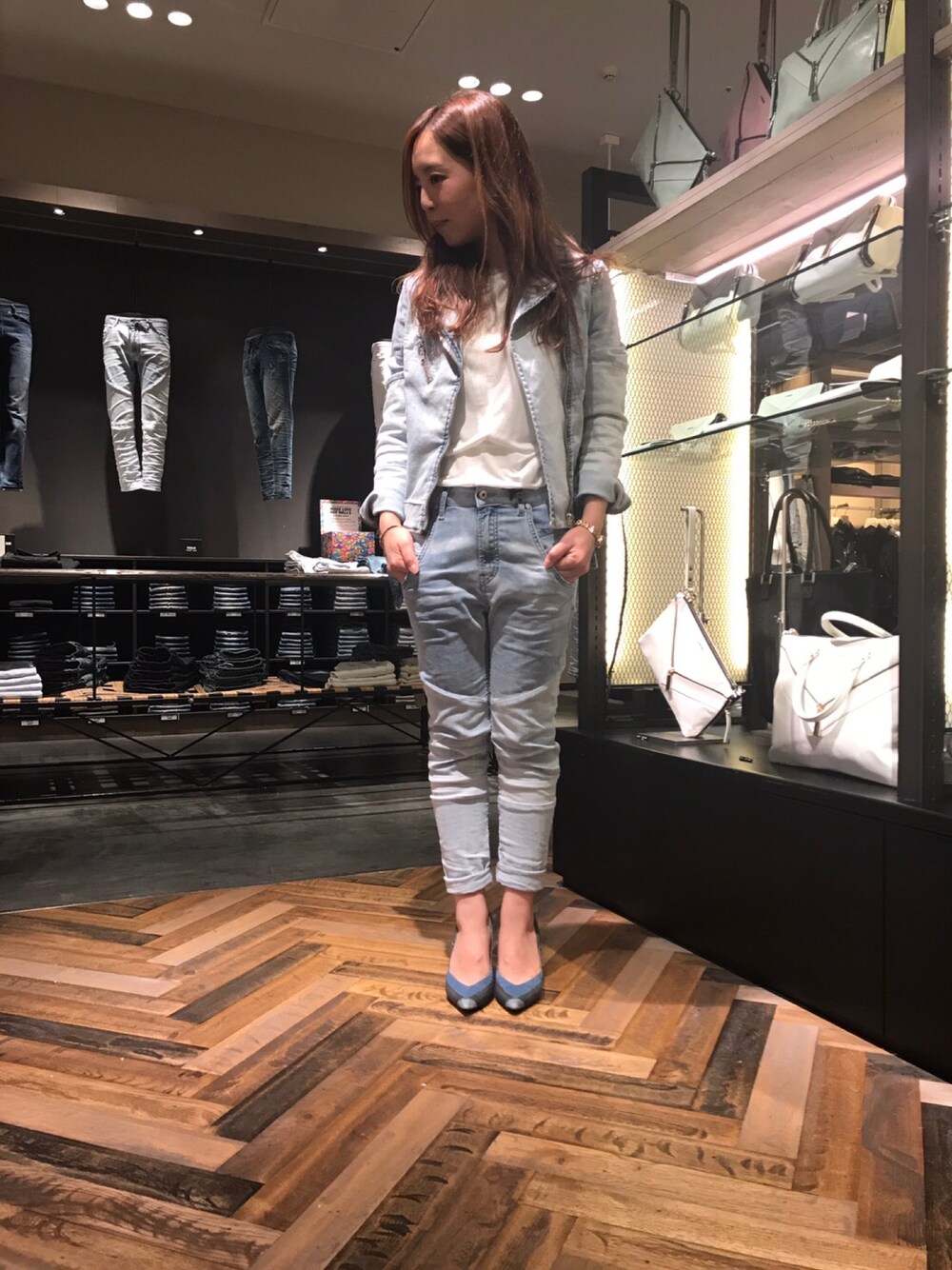 「オトナカジュアル、Diesel、DIESEL(DIESEL)、デニム、デニムパンツ、デニムジャケット、パンツスタイル、カジュアル、はるコーデ」｜「DIESELの00SYEB0682U（デニムジャケット、ブルー系）」を使った、DIESEL＿tomomiさん（レディース・155cm）の春コーディネートの1枚目の写真