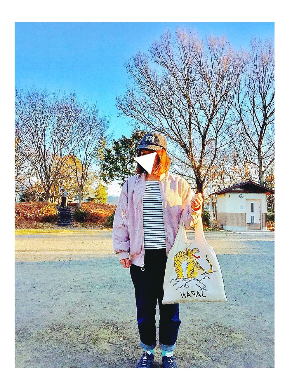 「80s、デニム、MA-1、刺繍、古着、休日スタイル、ストリート」｜「HARRIS TWEEDのユニセックス ハリスツイード キャップ UMPIRExHARRIS NEGRO CAP（キャップ、グレー系）」を使った、mippoさん（レディース・160cm）の冬コーディネートの1枚目の写真
