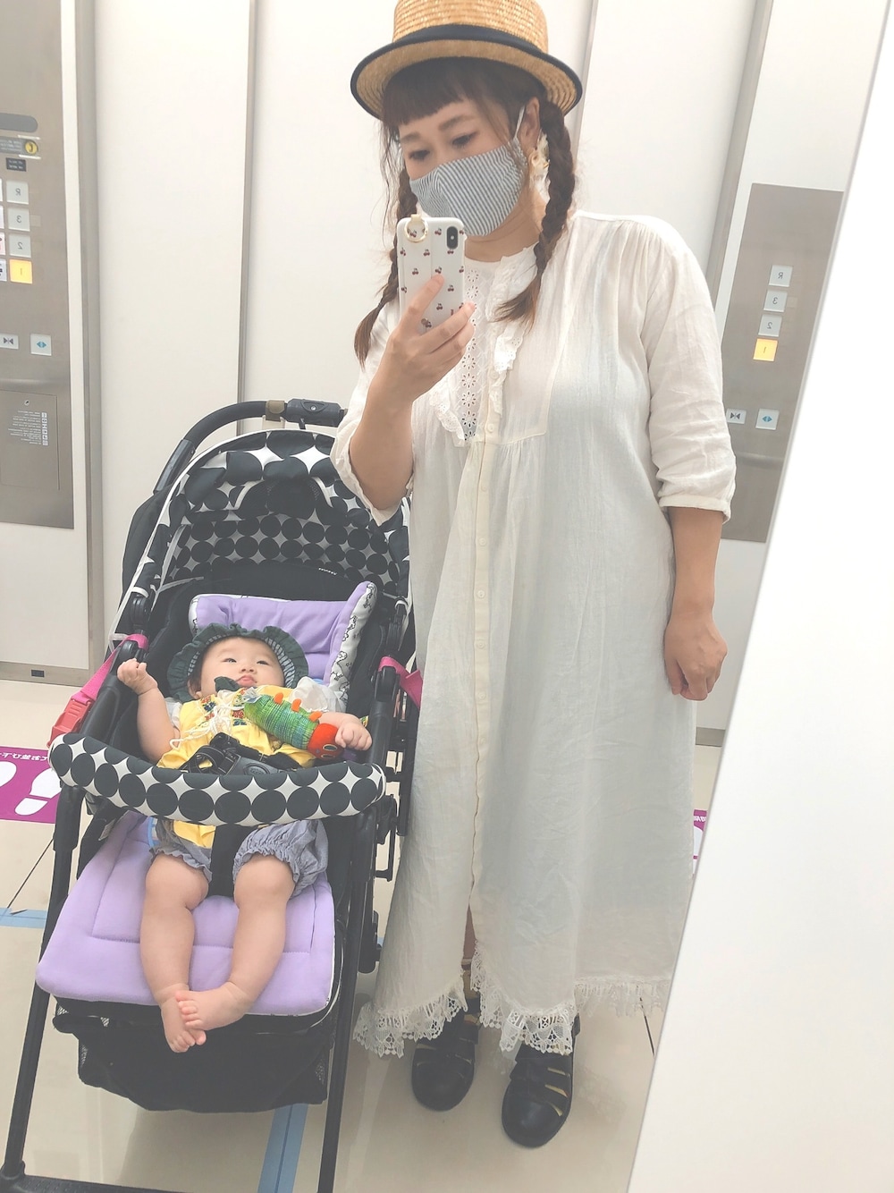 「カンカン帽、ママコーデ、ホワイト、ワンピース、モノトーン」｜「Samansa Mos2の麻綿レース貼りワンピース（ワンピース、ホワイト系）」を使った、mippoさん（レディース・159cm）の夏コーディネートの1枚目の写真
