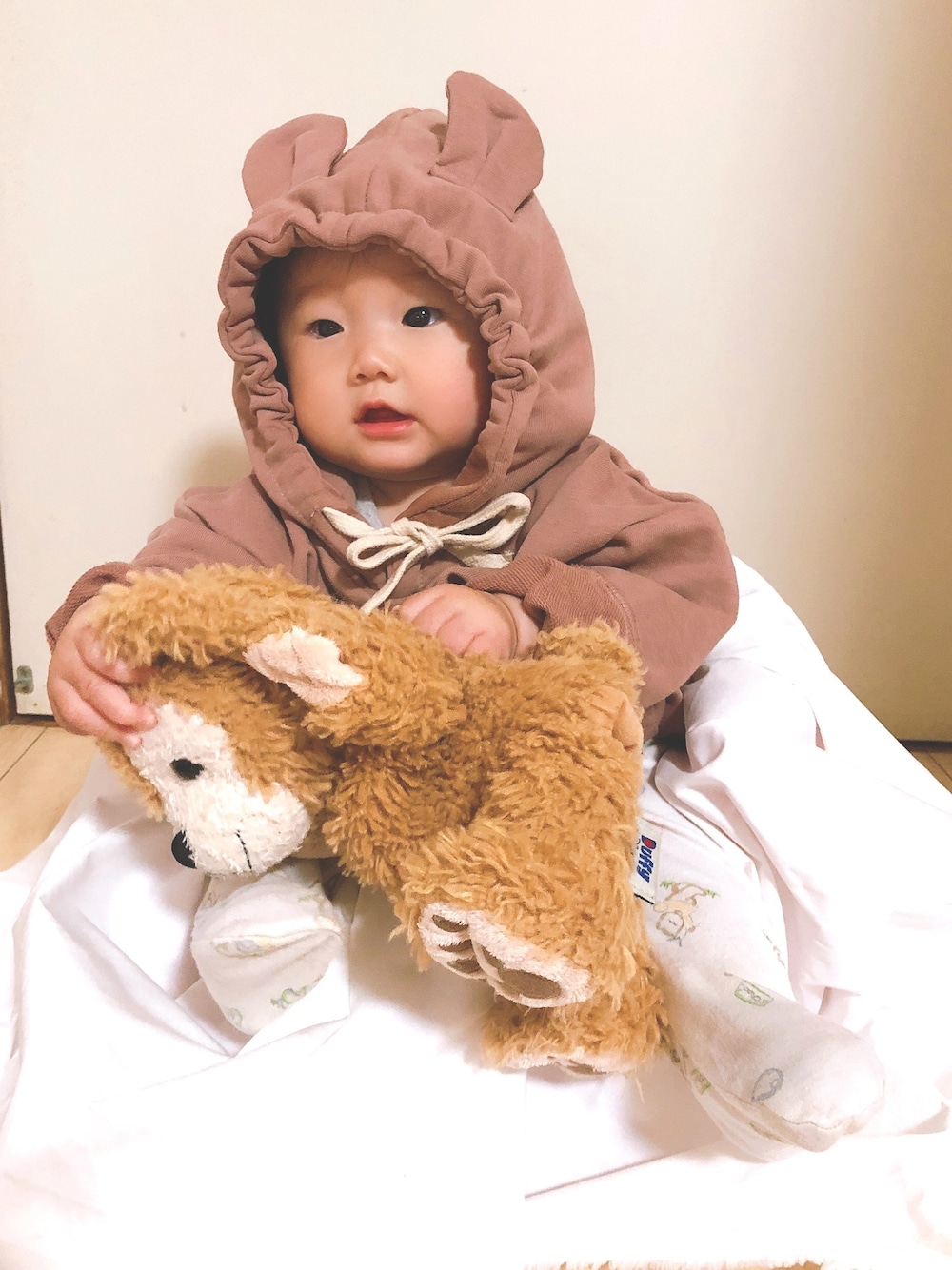 「淡色コーデ、秋コーデ、ワントーンコーデ、韓国子供服、パーカー、赤ちゃん、くすみカラー」｜「韓国子供服のアイテム（パーカー、ブラウン系）」を使った、mippoさん（キッズ・60cm）の秋コーディネートの1枚目の写真