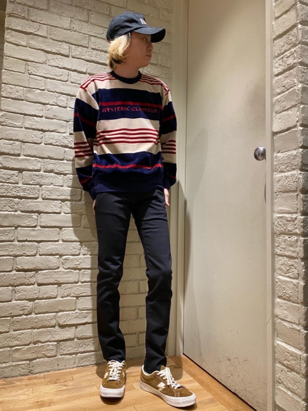 「HYSTERIC GLAMOURのブラックデニムスリムパンツ（デニムパンツ、ブラック系）」を使った、Mitsuさん（メンズ・170cm）の秋コーディネートの1枚目の写真