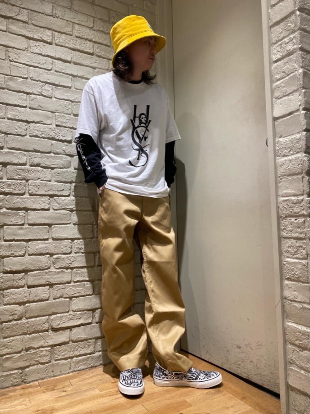 「ヒステリックグラマー、秋コーデ、ロンt、hysteric glamour」｜「HYSTERIC GLAMOURのチノパン（チノパンツ、ベージュ系）」を使った、Mitsuさん（メンズ・170cm）の秋コーディネートの1枚目の写真