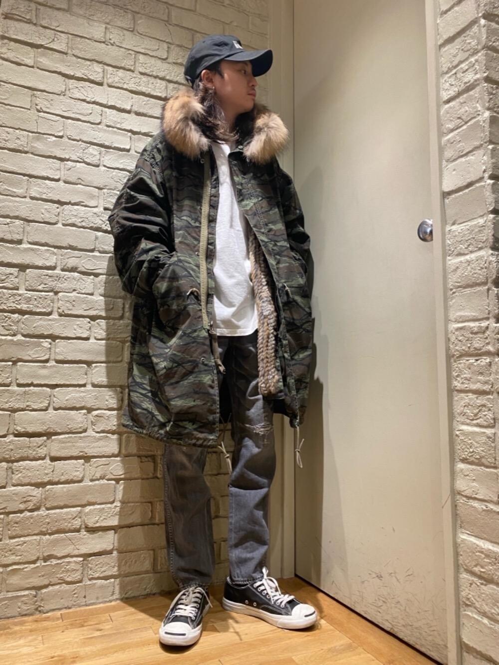「ヒステリックグラマー、hysteric glamour」｜「HYSTERIC GLAMOURのSUPER FUZZ#4 Tシャツ（Tシャツ/カットソー、ホワイト系）」を使った、Mitsuさん（メンズ・170cm）の冬コーディネートの1枚目の写真