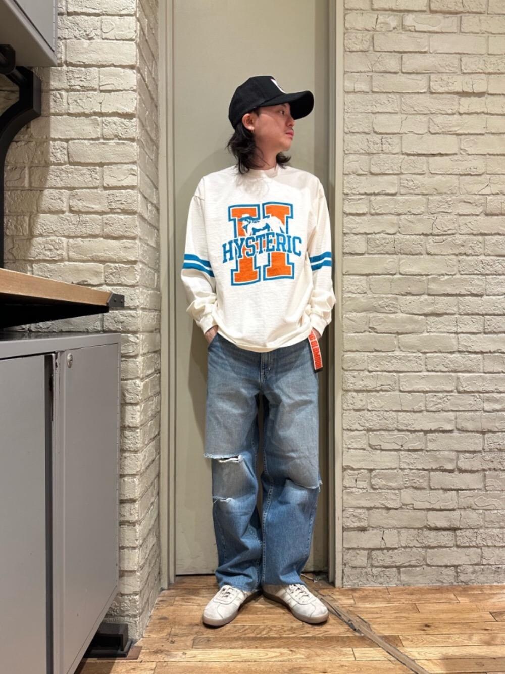 「ヒステリックグラマー、でにむ、きゃっぷ、hysteric glamour、ロンT　　」｜「HYSTERIC GLAMOURのロゴジャガード テープベルト（ベルト、ホワイト系）」を使った、Mitsuさん（メンズ・170cm）の春コーディネートの1枚目の写真