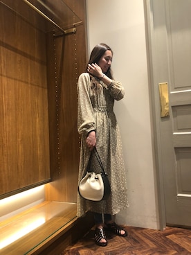 「小花柄ワンピース」｜「アイテム（サンダル）」を使った、nano・universe ららぽーと横浜 Womensさん（レディース・160cm）の春コーディネート