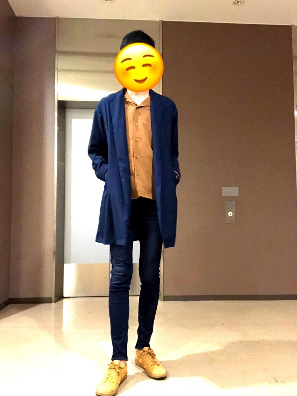 「シンプル、カジュアル、スキニー、大学生、きれいめカジュアル、キレイめ、ootd、スニーカー、outfit、おしゃれさんと繋がりたい」｜「NIKEのアイテム（スニーカー、イエロー系）」を使った、Claw2さん（メンズ・187cm）の秋コーディネートの1枚目の写真