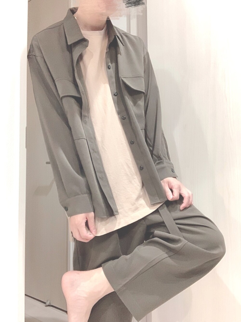 「シンプル、秋コーデ、ワントーンコーデ、おしゃれさんと繋がりたい、いいね、save、フォローお願いします🤑、セットアップ、カーキ、秋服準備はじめました、ゆるコーデ、秋のマイ旬スタイル」｜「LILLの【セットアップ】ポリトロツイルCPOビッグシルエットシャツジャケット＆ベルト付きワイドパンツ　SET-UP オーバーサイズ（シャツ/ブラウス、グリーン系）」を使った、cocoさん（メンズ・169cm）の秋コーディネートの1枚目の写真