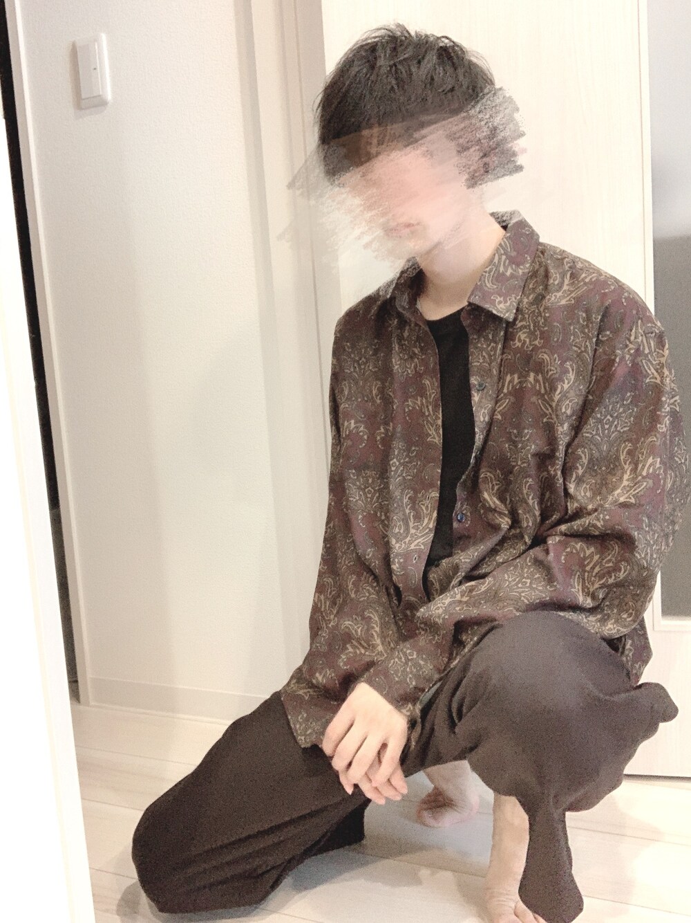 「秋のマイ旬スタイル、秋コーデ、オーバーサイズ、ワイドパンツ、いいね、save、フォローお願いします🤑、UNIQLO、シャツスタイル、秋のコーデ、くすみカラー」｜「CASPER JOHNのRough Size Damask Pattern Shirts/ラフサイズダマスク柄シャツ（シャツ/ブラウス、レッド系）」を使った、cocoさん（メンズ・169cm）の秋コーディネートの1枚目の写真
