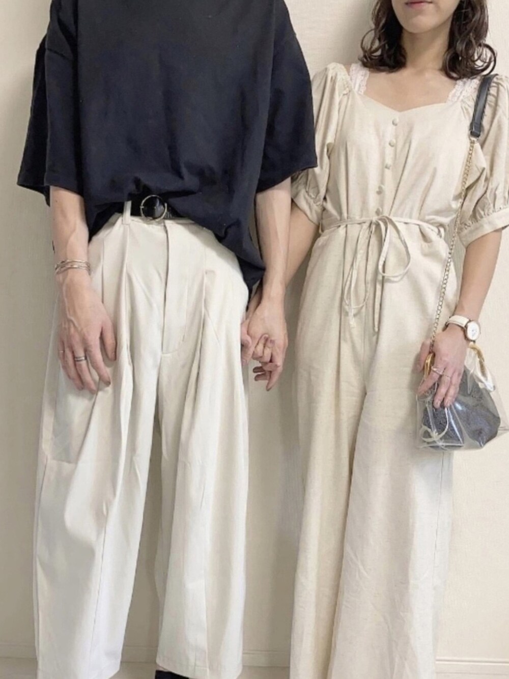 「カップル、カップルコーデ、シミラールック、ベージュコーデ、オールインワン、ワイドパンツ、夏コーデ、ワントーンコーデ、いいね、save、フォローお願いします🤑、これが私をアゲる服」｜「Heatherのバックリボンオールインワン　887116（つなぎ/オールインワン、ベージュ系）」を使った、manaさん（レディース・159cm）の夏コーディネートの1枚目の写真